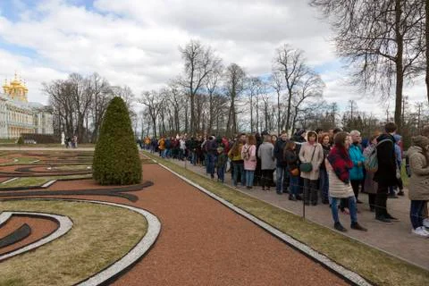 Queue of visitors to the Great Catherine Palace in the suburbs of St. Petersburg Stock Photos
