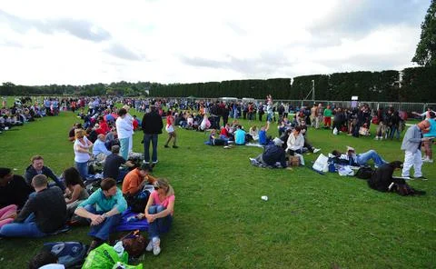 Queues For Non Ticket Holders On The Third Day Of Wimbledon. Stock Photos