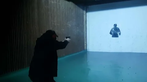 Quick handgun draw Stock-Footage 82336052