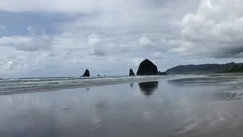 Quiet Cannon Beach with famous Haystack Rock in the background 動画素材 229795039