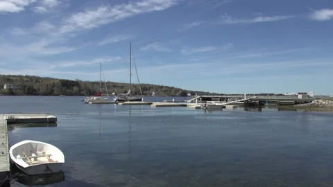 Quiet dock Vídeos de archivo 200504123