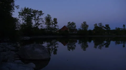 Quiet lake with a barn Vídeo Stock 68933312