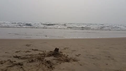 Quiet Morning Shoreline with Tiny Waves and No People 스톡 동영상 331114586