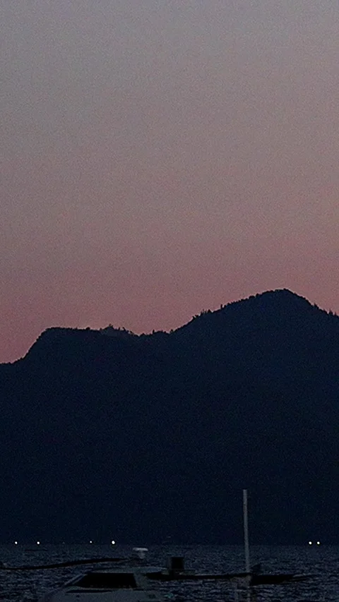 Quiet Night View of World Heritage Miyajima After Sunset with Fishing Boat,Verti 库存影片 344527791