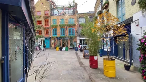 Quiet Square in London 스톡 동영상 227977999
