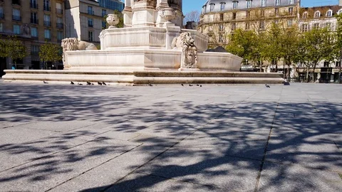 Quiet square in Paris with old monument in center of classic Architecture 스톡 동영상 128943142