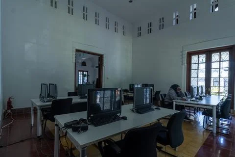Quiet Study Room with Desks and Chairs Photos
