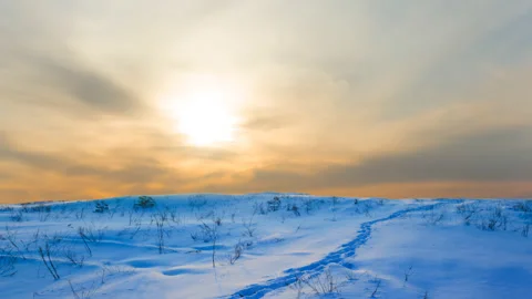 Quiet sunset over a winter plain time lapse scene Stock Footage 177370064