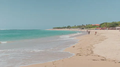 Quiet white sand beach and shoreline , Nusa Dua, Bali Vídeo Stock 336515204