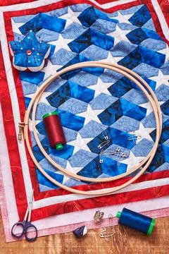 Quilt assembly with stylized elements of the American flag Stock-Fotos