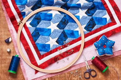 Quilt assembly with stylized elements of the American flag Fotos de archivo