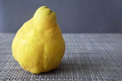 Quince fruit on the table Foto stock