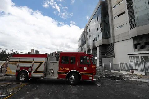 Quito dawns devastated by the trace of protests over economic adjustments, Ecuad Foto stock