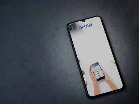 Quizlet - Language learning app launch screen with logo on the display of a b Foto stock