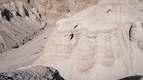 Qumran Caves - Left to Right Move Vídeos de archivo 90867990