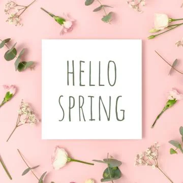 Quote Hello spring. Floral pattern flat lay. Foto stock