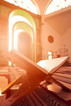 Quran in the mosque - open for prayers Foto stock