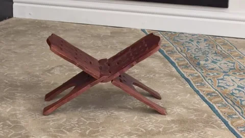 A Quran Stand on a carpet inside a mosque. Vidéo 332616210