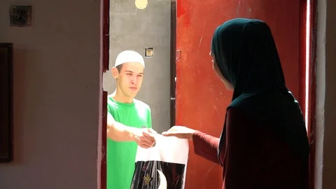 The Qurban meat to be distributed to the neediest or those suffering adversity a Vídeo Stock 113381466