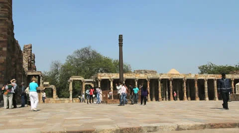 Qutab complex iorn column c Vídeos de archivo 24664693