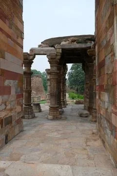  The Qutb complex is an array of monuments and buildings at Mehrauli in De... Foto stock