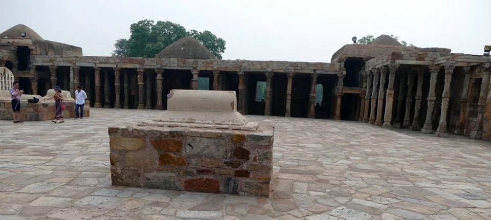  The Qutb complex is an array of monuments and buildings at Mehrauli in De... Fotos de archivo