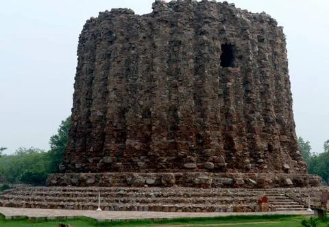  The Qutb complex is an array of monuments and buildings at Mehrauli in De... Fotos de archivo