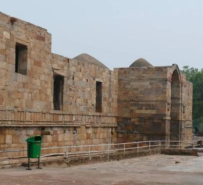  The Qutb complex is an array of monuments and buildings at Mehrauli in De... Fotos de archivo