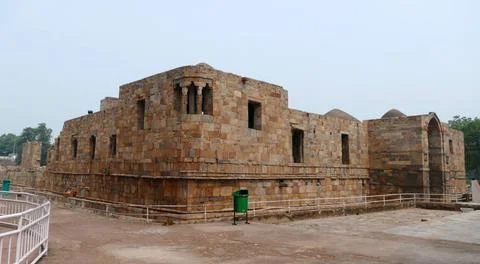  The Qutb complex is an array of monuments and buildings at Mehrauli in De... Fotos de archivo