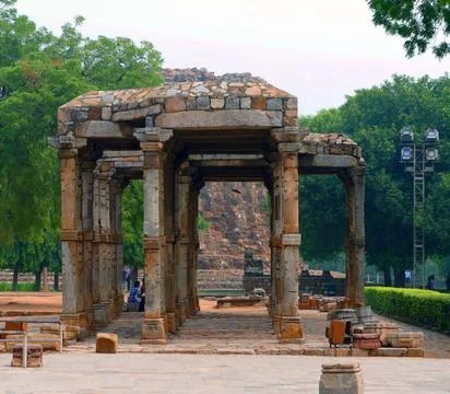  The Qutb complex is an array of monuments and buildings at Mehrauli in De... Foto stock