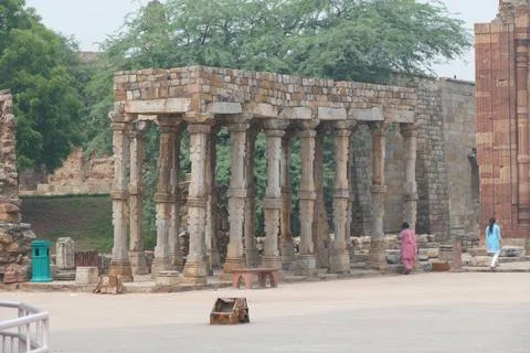  The Qutb complex is an array of monuments and buildings at Mehrauli in De... Foto stock