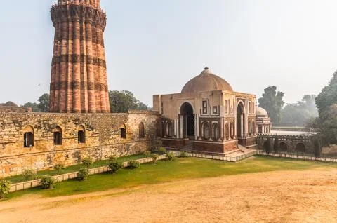 Qutb complex (Qutub),  an array of monuments and buildings at Mehrauli in Del Fotos de archivo