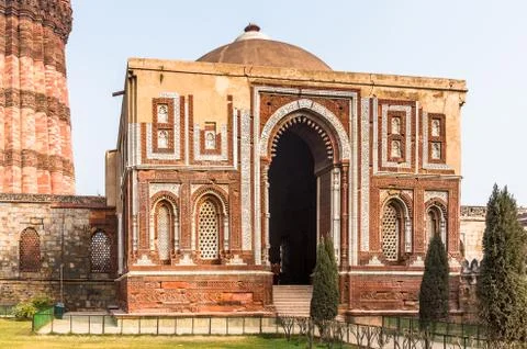 Qutb complex (Qutub),  an array of monuments and buildings at Mehrauli in Del Foto stock