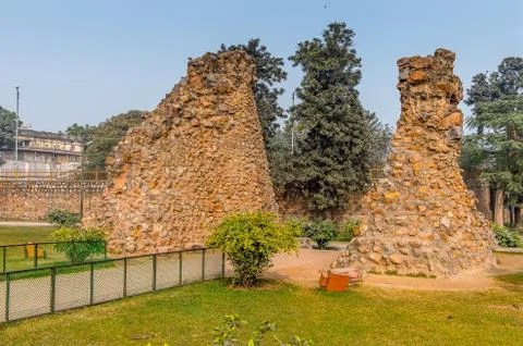 Qutb complex (Qutub),  an array of monuments and buildings at Mehrauli in Del Fotos de archivo