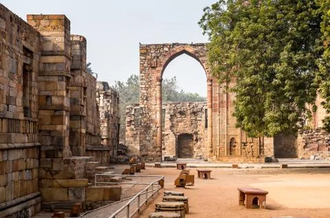Qutb complex (Qutub),  an array of monuments and buildings at Mehrauli in Del Fotos de archivo