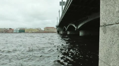 R under the Blagoveshchensk Bridge on a cloudy summer evening. Видео 340808866