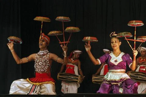 Raban dance, this item comprises of a rhythmic dance patterns, women in to... Foto stock