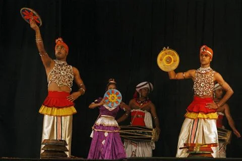Raban dance, this item comprises of a rhythmic dance patterns, women in to... Foto stock