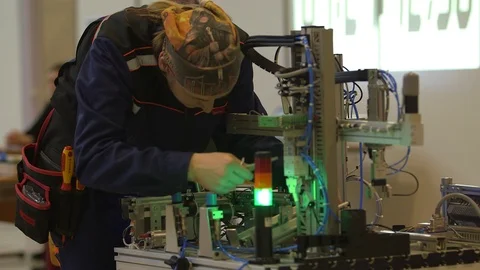 Работа на заводе Stock Footage 100042877