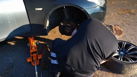 RAC Mechanic changing a wheel Stock Footage 106137204