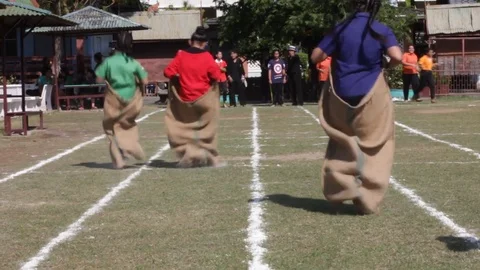 The Race in the bag. Competition in primary school. Stock Footage 71090337