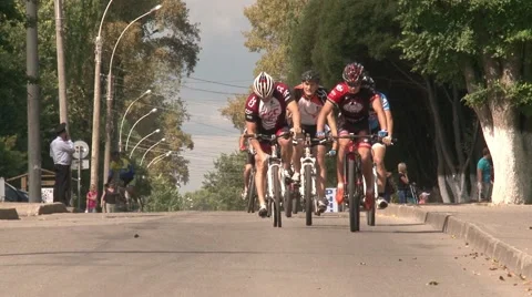 Race, cyclists in competition. Vídeos de archivo 54205275
