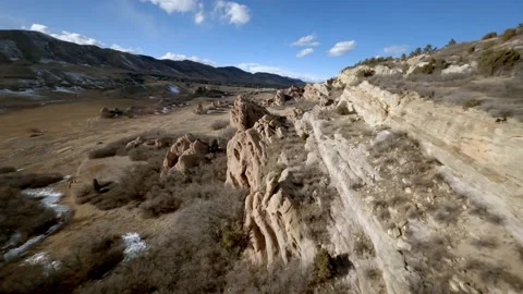 Racing drone flying quickly through red rocks 4 動画素材 148247574