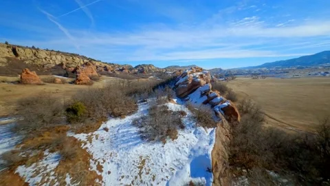 Racing drone flying quickly through red rocks 8 動画素材 148248061