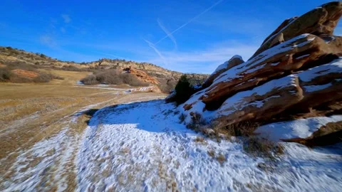 Racing drone flying quickly through red rocks 9 動画素材 148248433