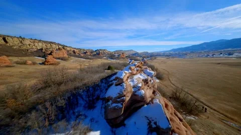 Racing drone flying quickly through red rocks13 動画素材 148248702