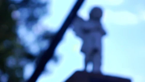 Rack Focus to Angel Statue  Vídeo Stock 102116567