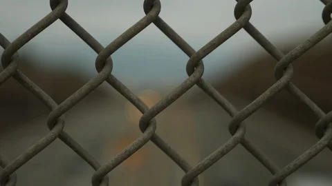 Rack Focus from Chain Link Fence to Highway, Daytime 库存影片 103591761