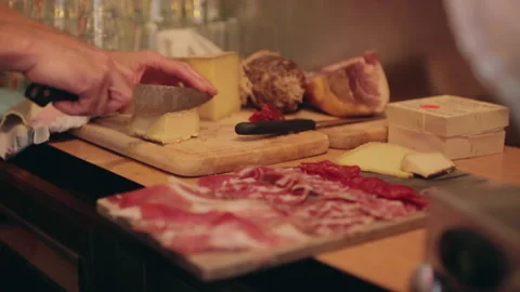 Rack Focus Chef Cutting Cheese Preparing Charcuterie Platter 스톡 동영상 344295309