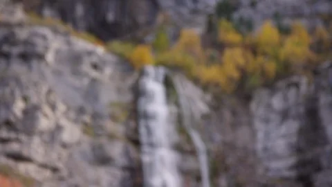 Rack focus to close view of Bridal Veil Falls in Provo, Utah during autumn 스톡 동영상 93523742